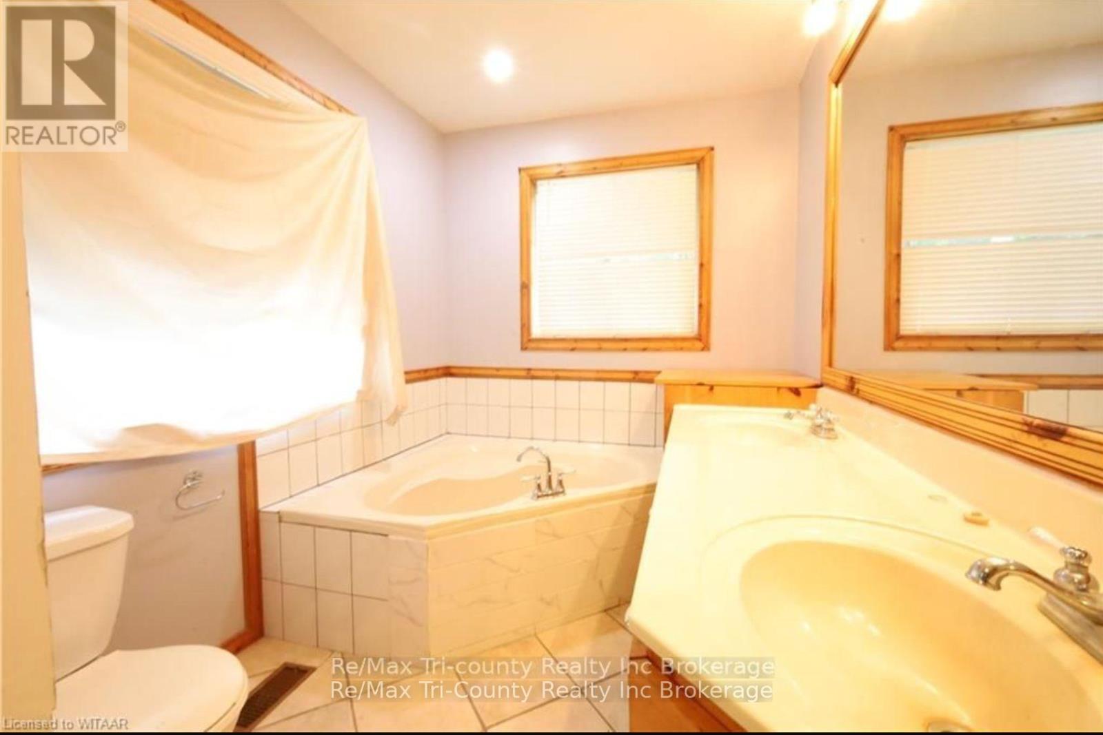 980-990 Norfolk County Rd 28, Norfolk (Frogmore), Ontario  N0E 1G0 - Photo 21 - X12036096