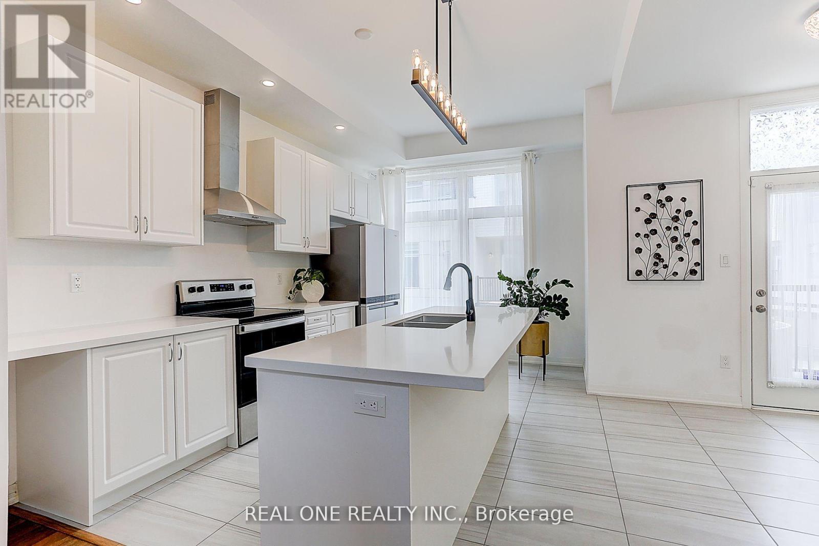 Property at 129 MARKLAND STREET W image 5