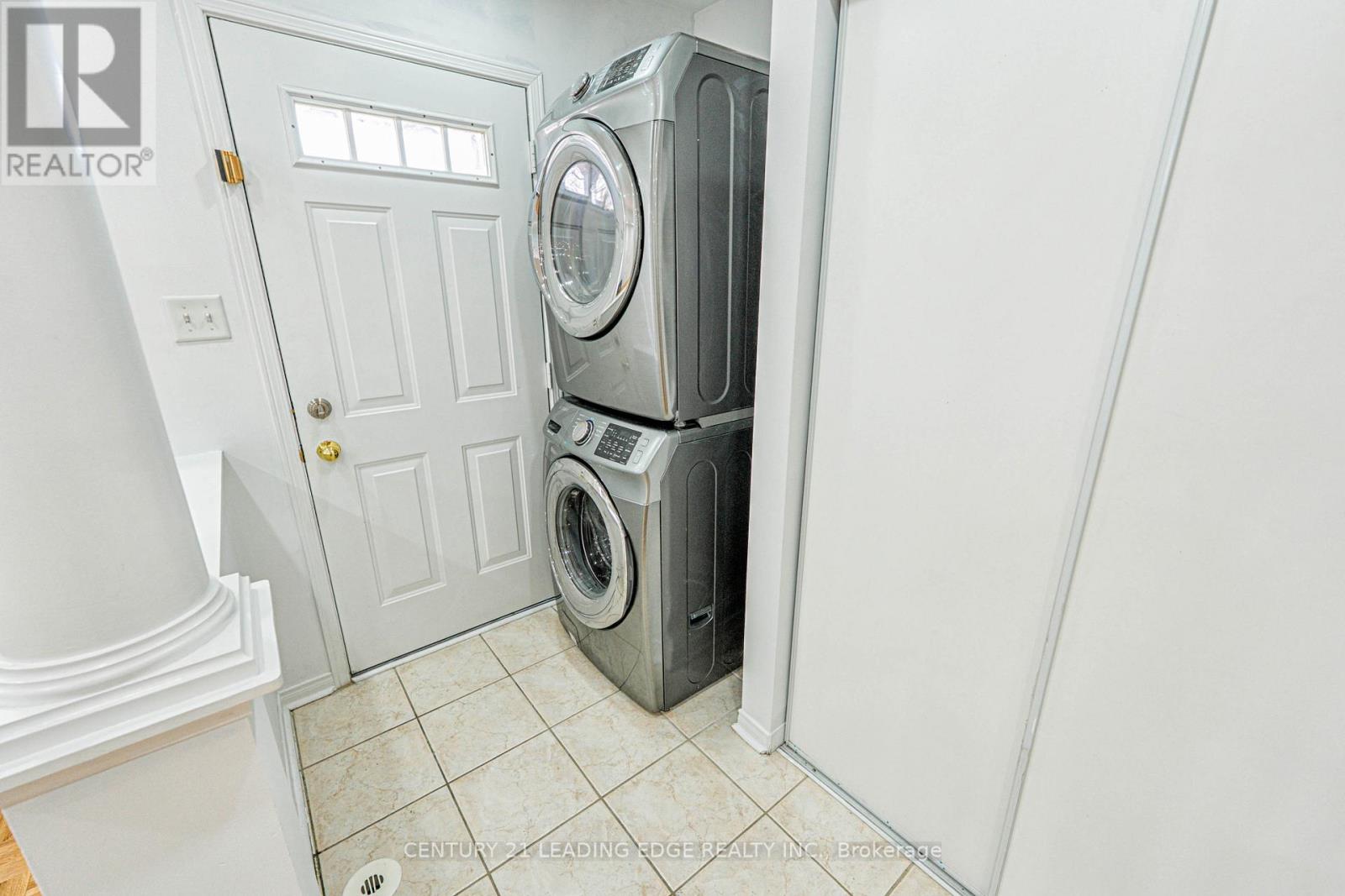 75 Elphick Lane, Toronto, Ontario  M9N 4A2 - Photo 9 - W12036104