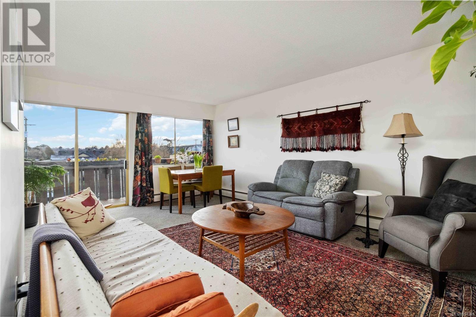 Property at 211 964 Heywood Ave image 2