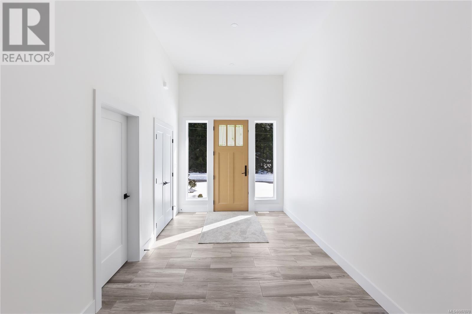 Property at 2600 Craven Cres image 5