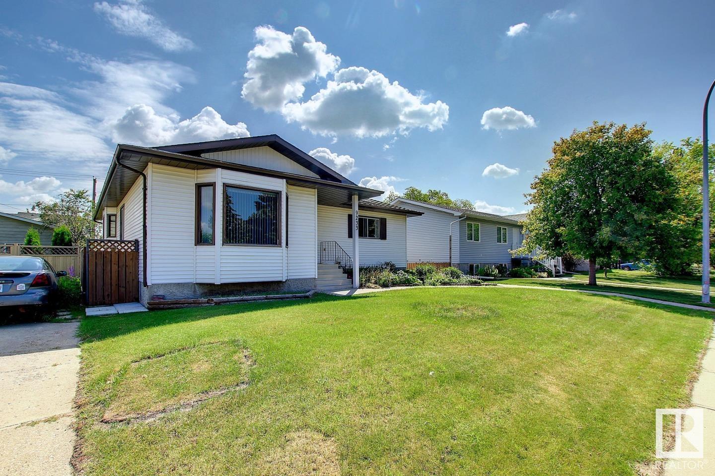 Property at 9233 154 ST NW image 2