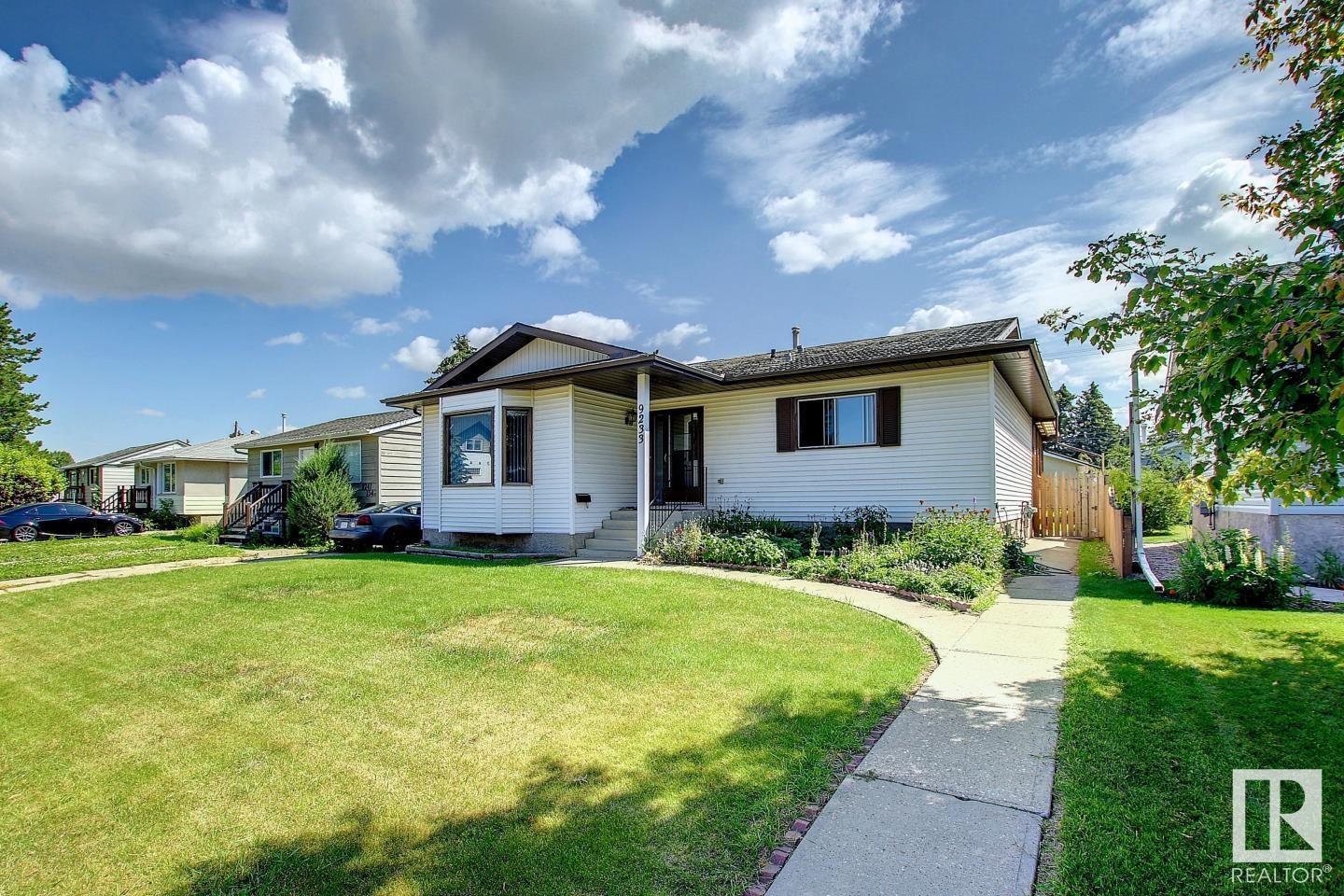 Property at 9233 154 ST NW image 3