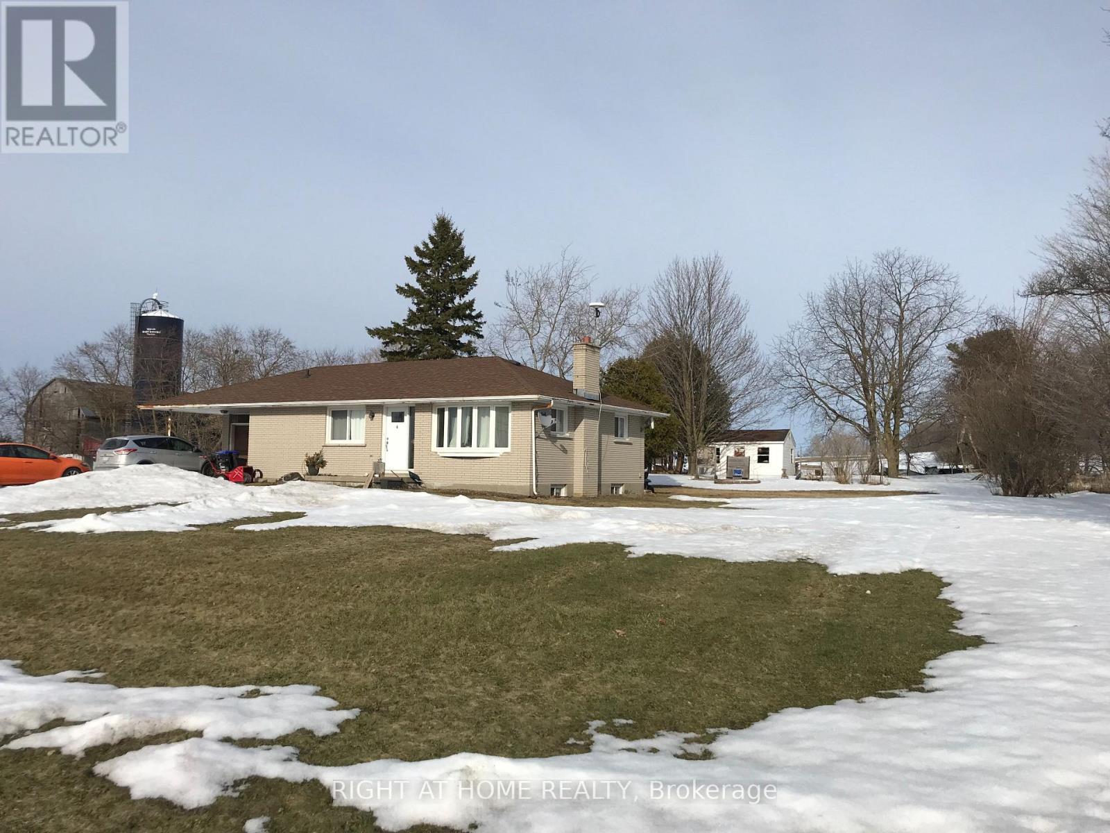 7523 Yonge Street, Innisfil, Ontario  L9S 4N9 - Photo 3 - N12036219
