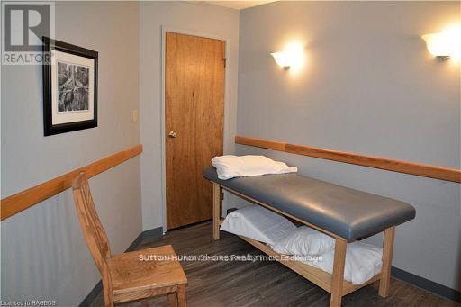 662 Gustavus Street, Saugeen Shores, Ontario  N0H 2C0 - Photo 6 - X12035971
