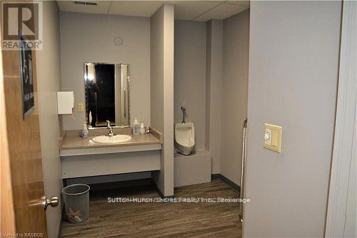 662 Gustavus Street, Saugeen Shores, Ontario  N0H 2C0 - Photo 8 - X12035971