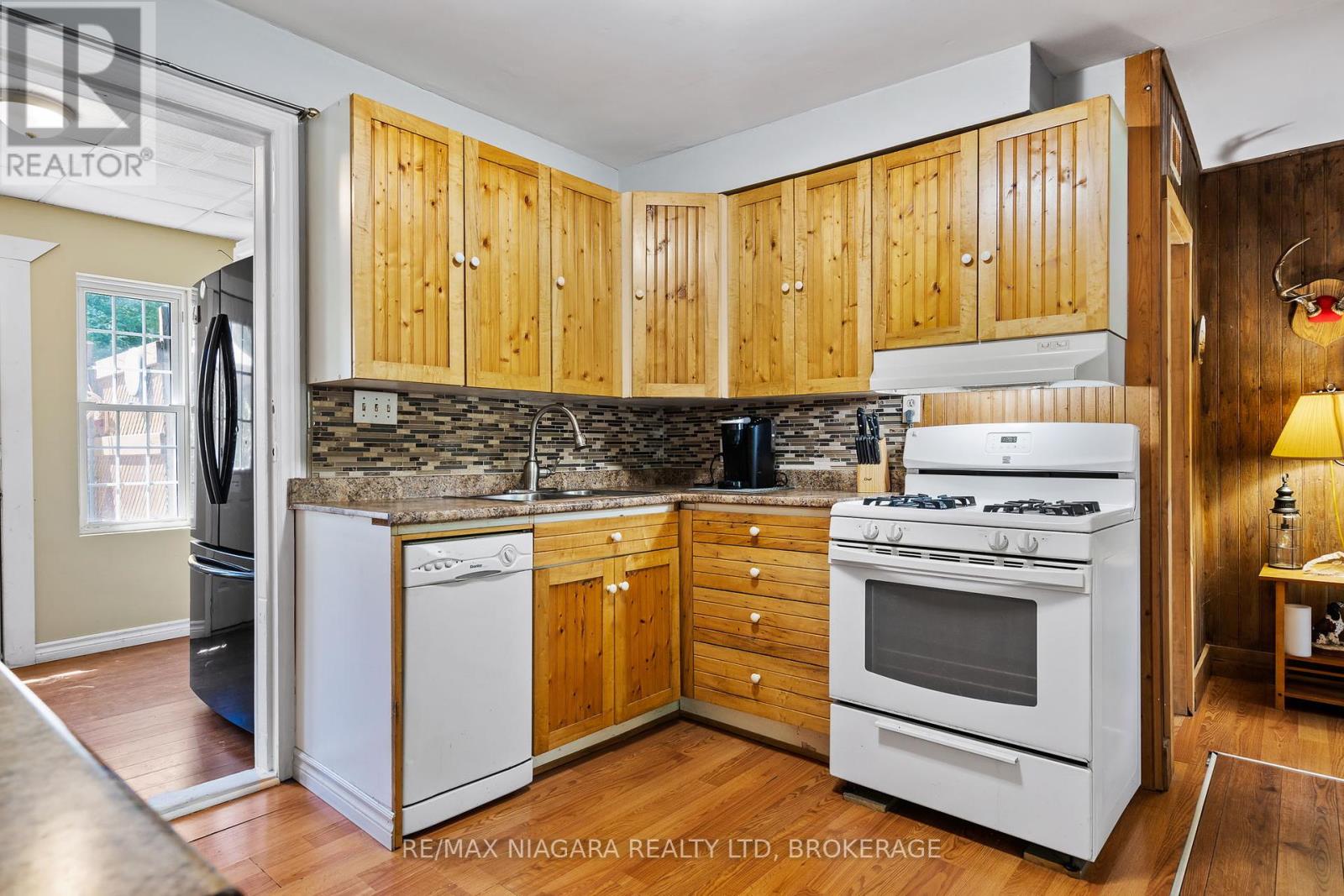 10567 Maplewood Drive, Wainfleet, Ontario  L3K 5V4 - Photo 12 - X12036279