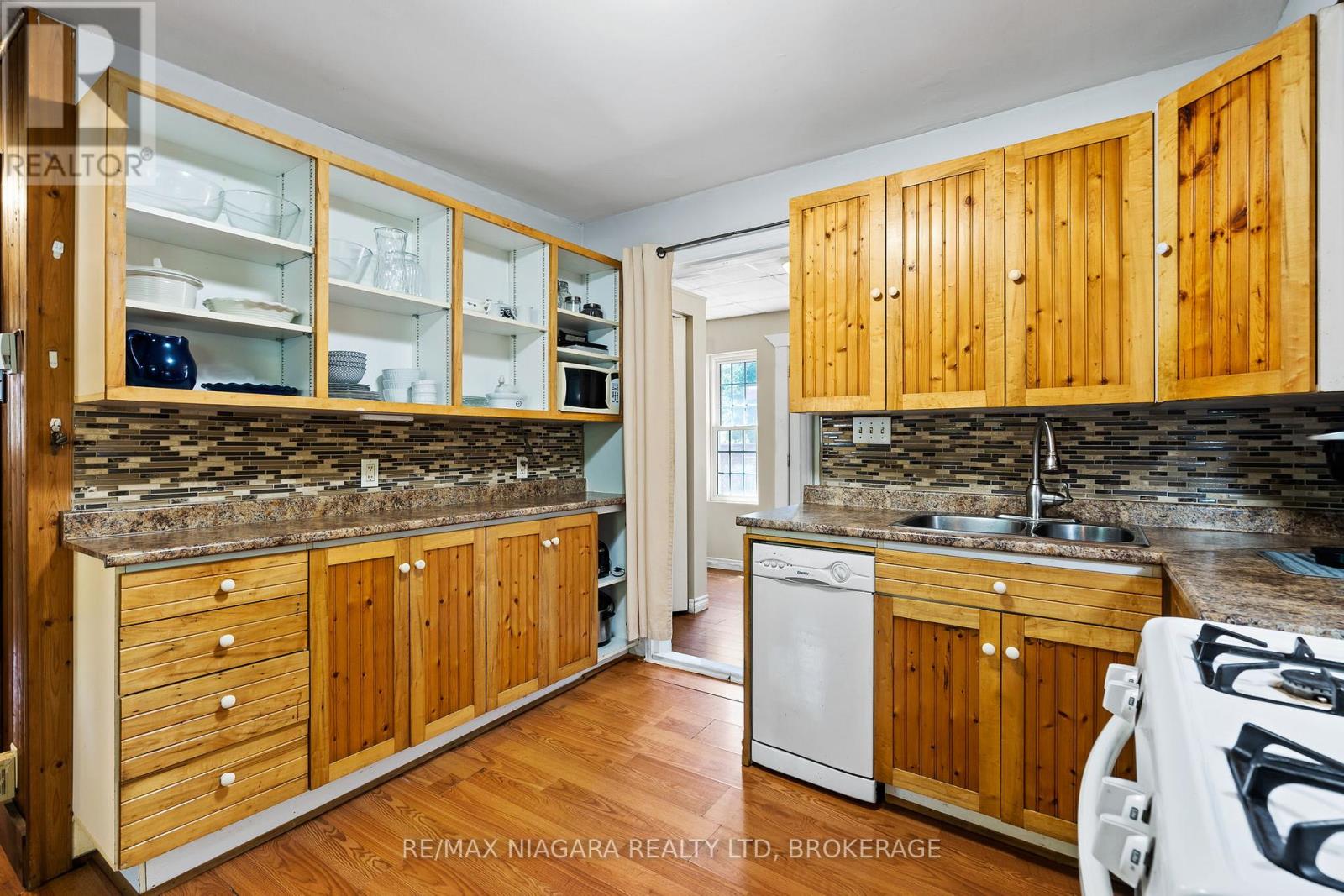 10567 Maplewood Drive, Wainfleet, Ontario  L3K 5V4 - Photo 13 - X12036279