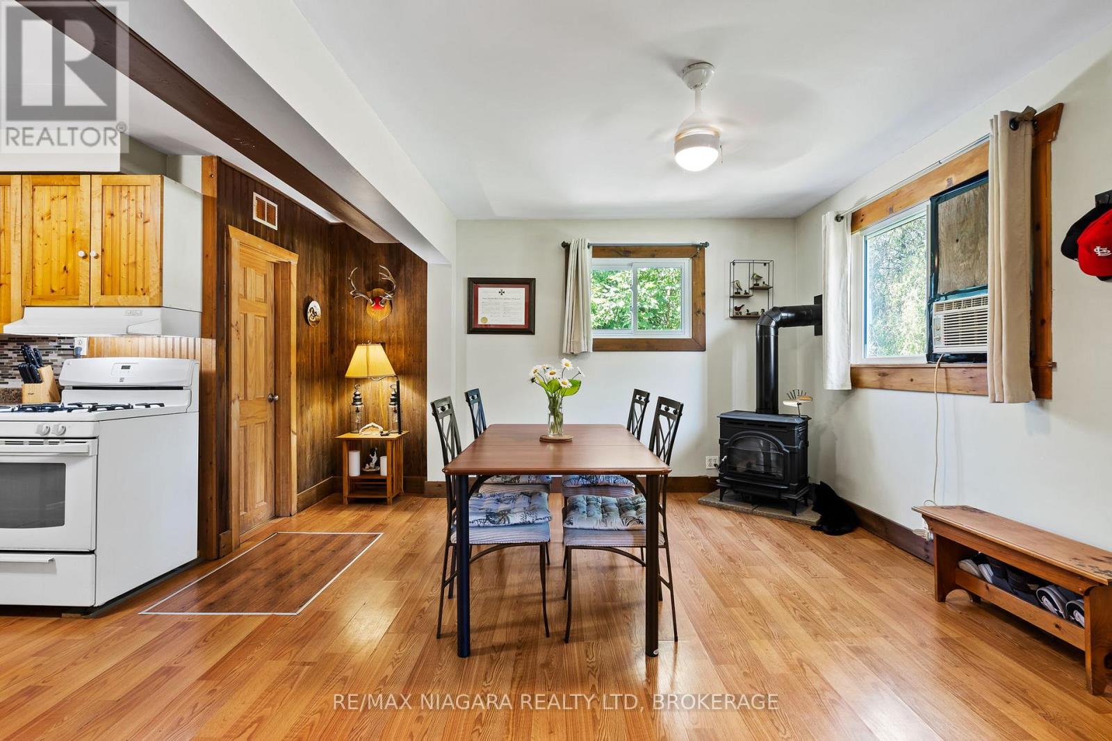 10567 Maplewood Drive, Wainfleet, Ontario  L3K 5V4 - Photo 8 - X12036279