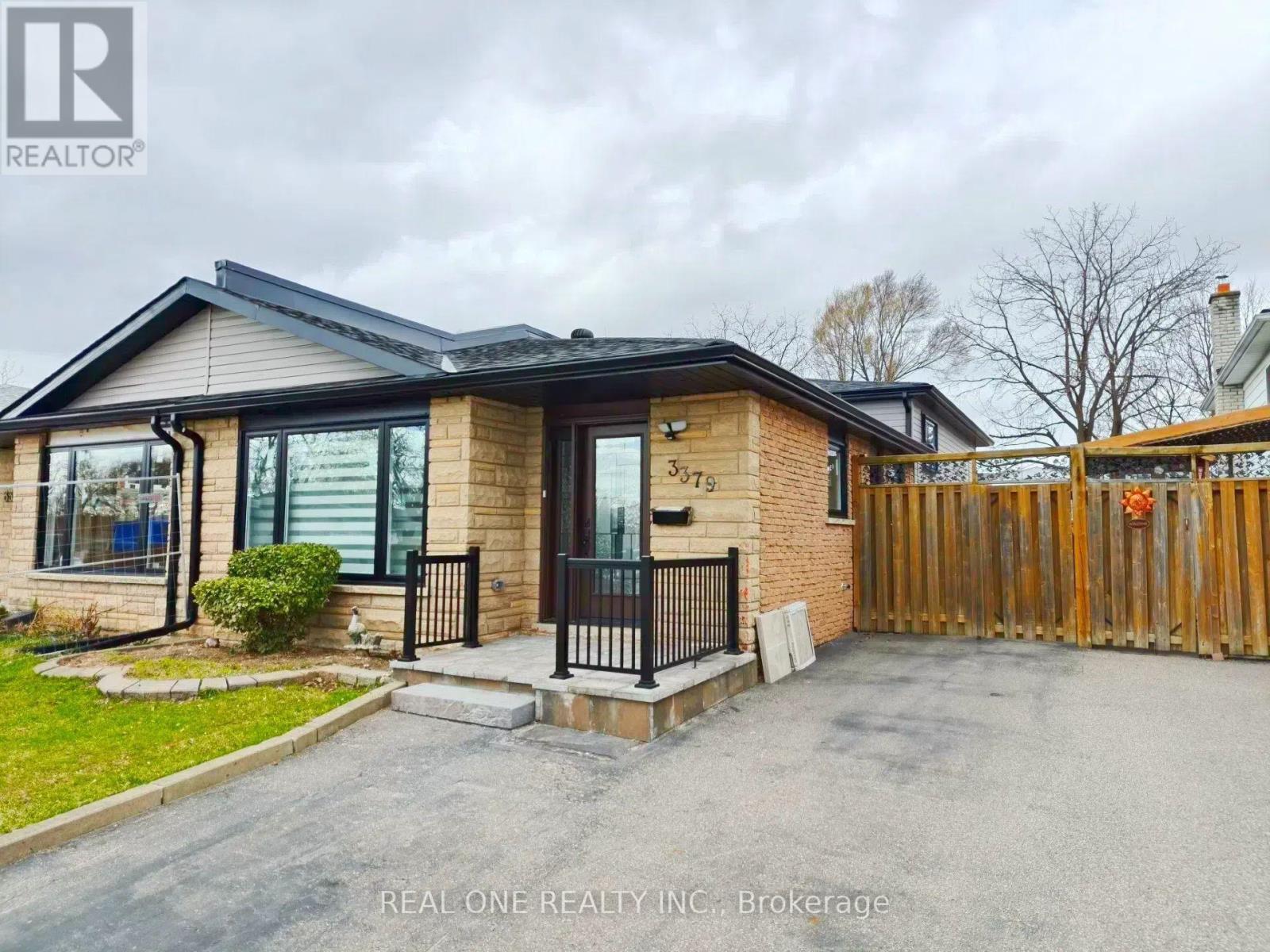 Property at 3379 OAKGLADE CRESCENT image 1