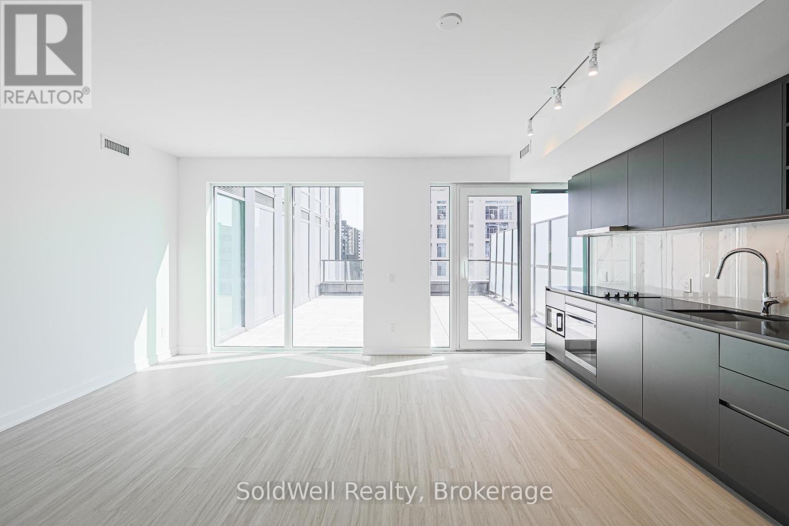 906 - 8 WELLESLEY STREET W, Toronto, Ontario
