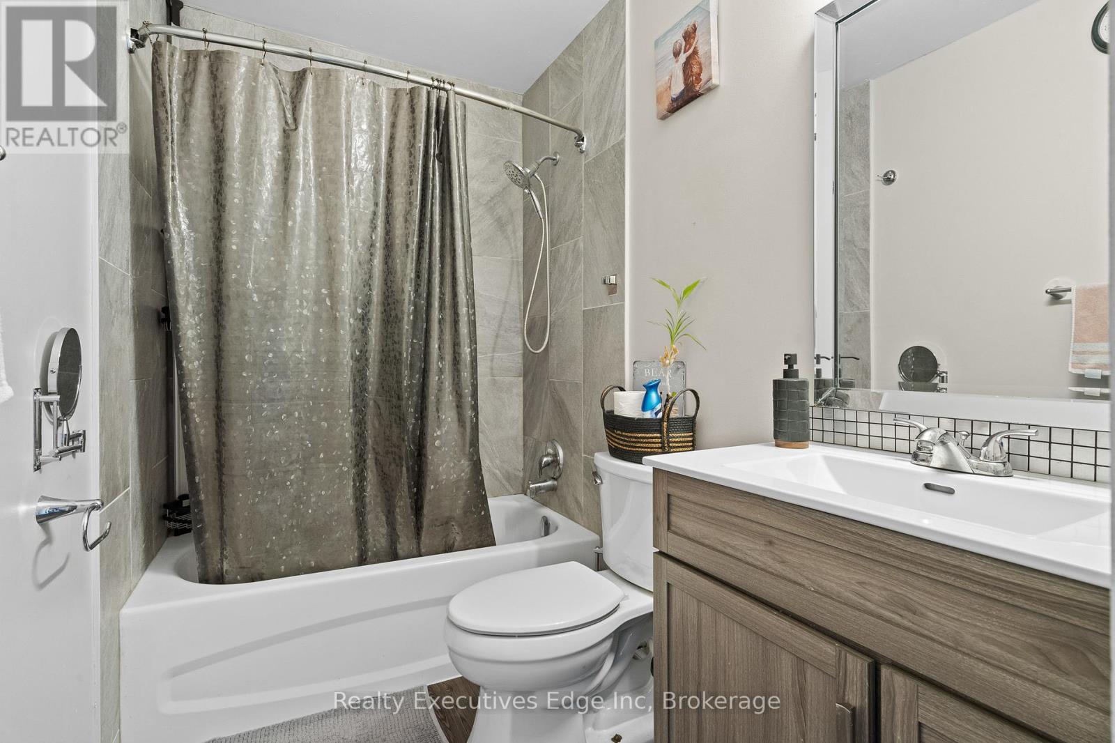 256 - 100 Brownleigh Avenue, Welland, Ontario  L3B 5V8 - Photo 18 - X12036291