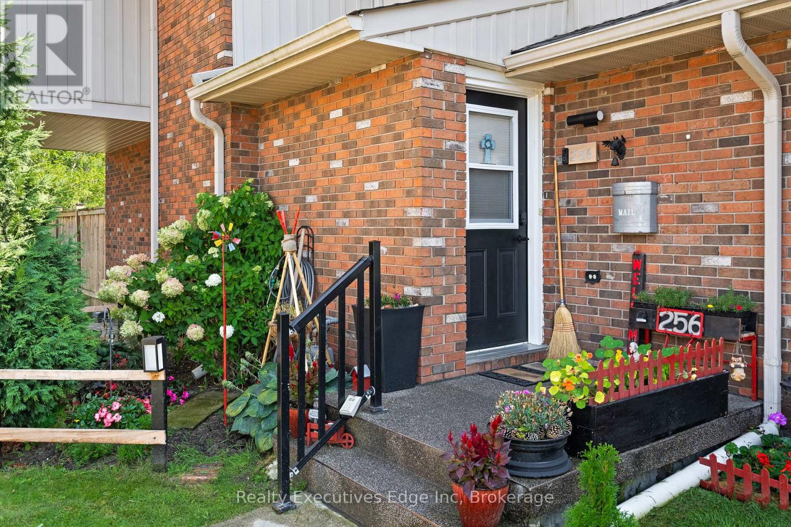 256 - 100 Brownleigh Avenue, Welland, Ontario  L3B 5V8 - Photo 2 - X12036291