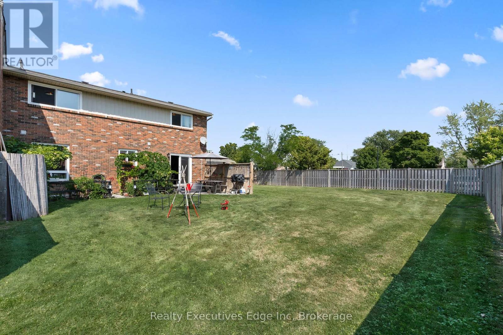 256 - 100 Brownleigh Avenue, Welland, Ontario  L3B 5V8 - Photo 32 - X12036291