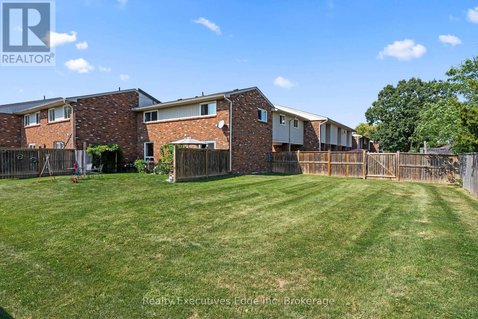 256 - 100 Brownleigh Avenue, Welland, Ontario  L3B 5V8 - Photo 34 - X12036291