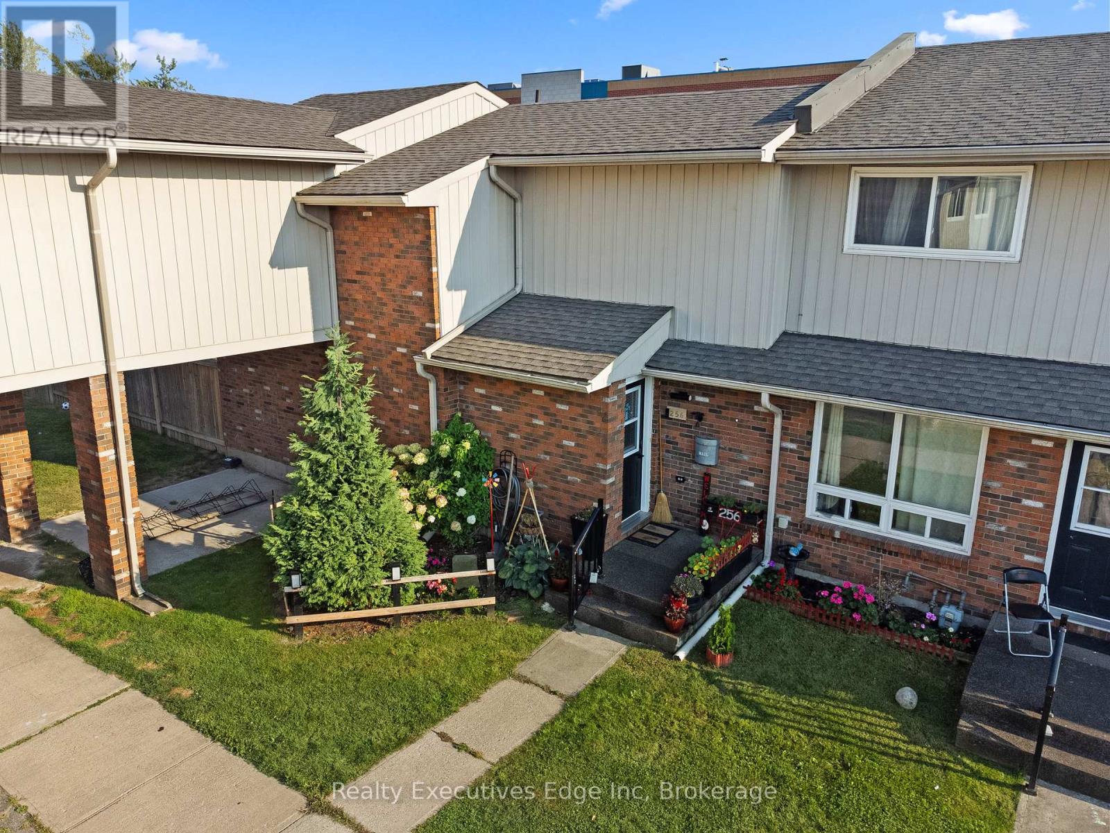 256 - 100 Brownleigh Avenue, Welland, Ontario  L3B 5V8 - Photo 35 - X12036291