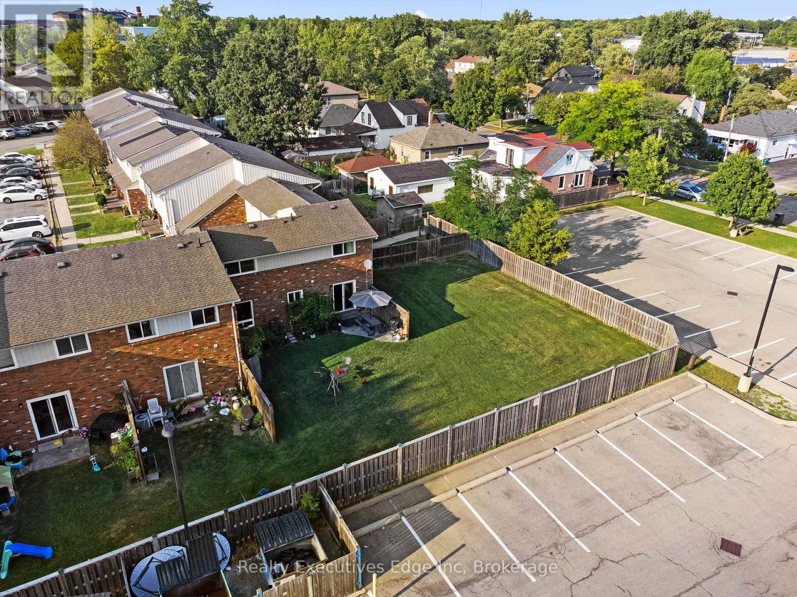 256 - 100 Brownleigh Avenue, Welland, Ontario  L3B 5V8 - Photo 37 - X12036291