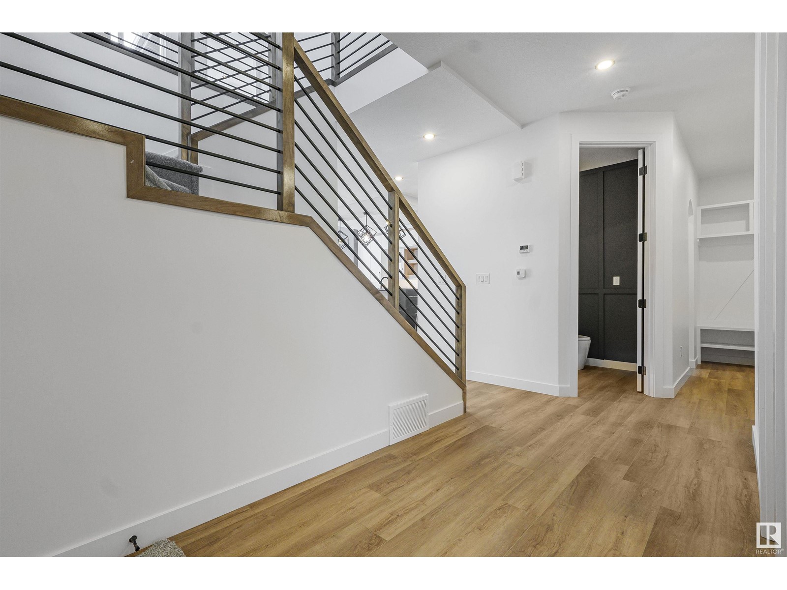 Property at 408 Pine Point image 3