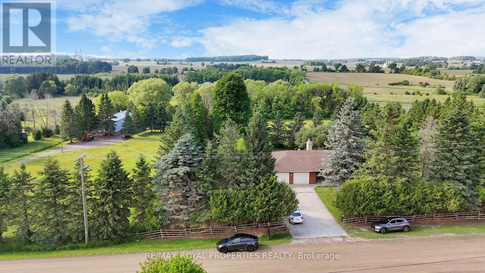 Property at 4822 2ND LINE image 2