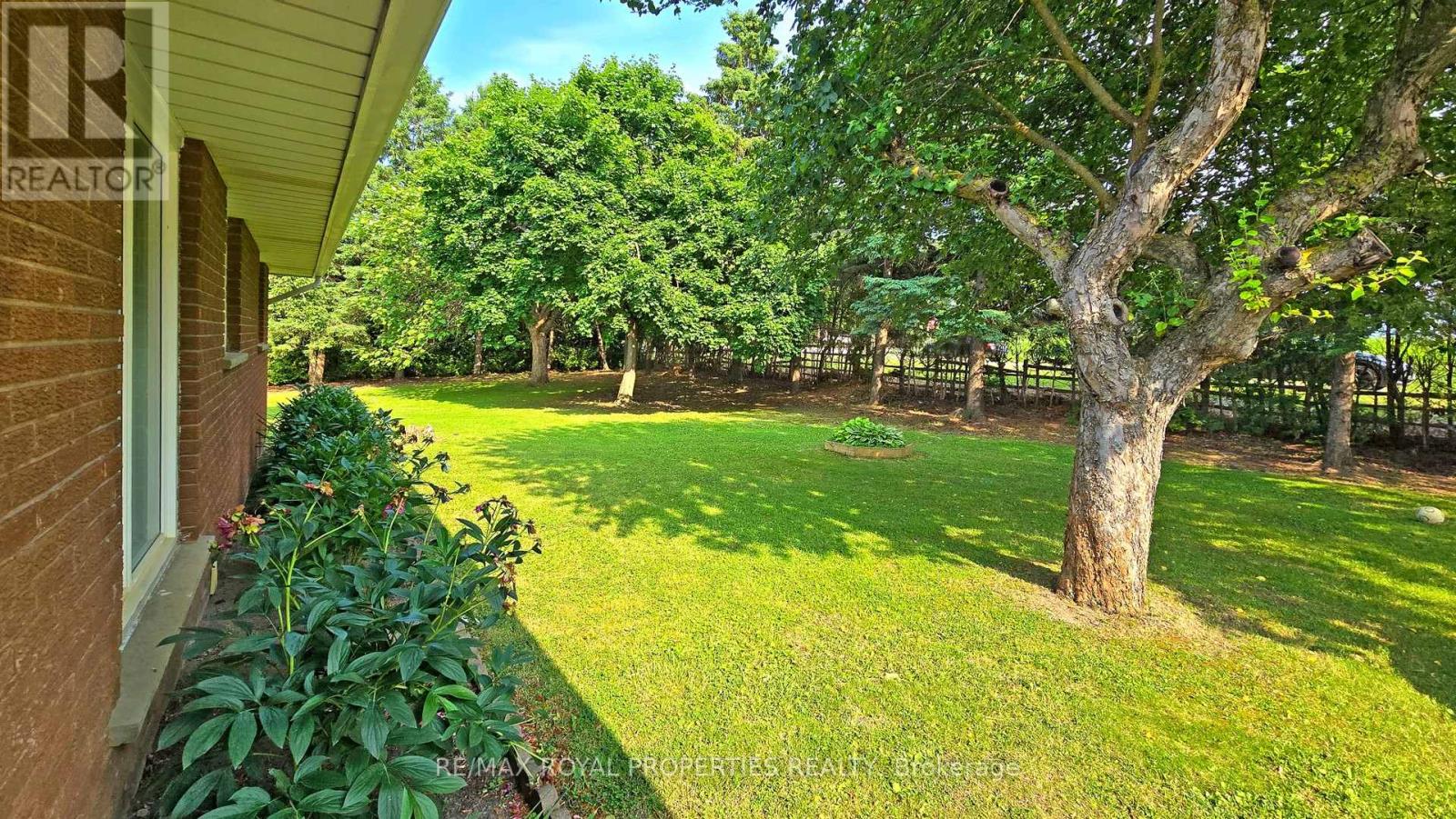 Property at 4822 2ND LINE image 3