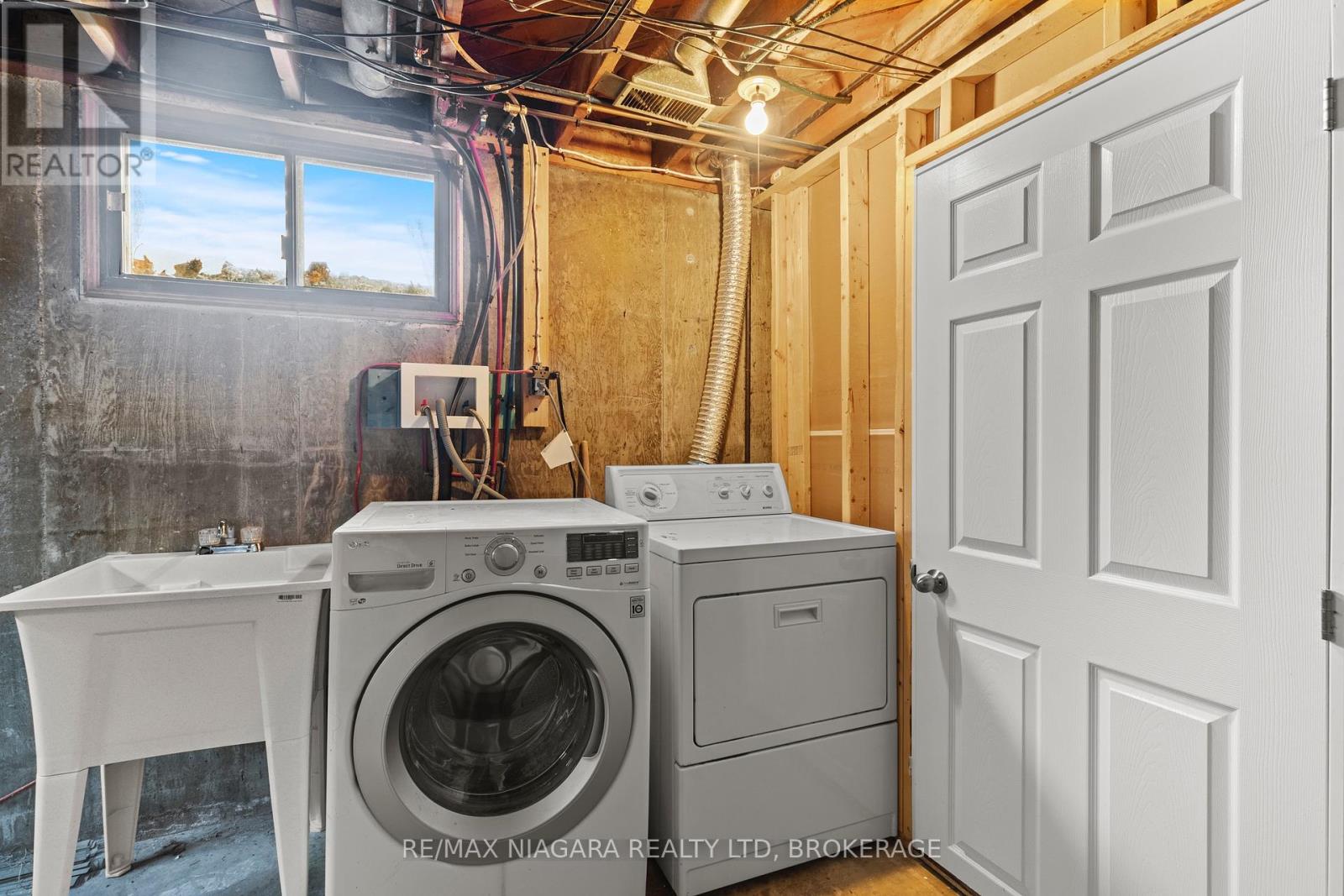 48 Valencourt Drive, Welland (N. Welland), Ontario  L3C 1M8 - Photo 27 - X12036340