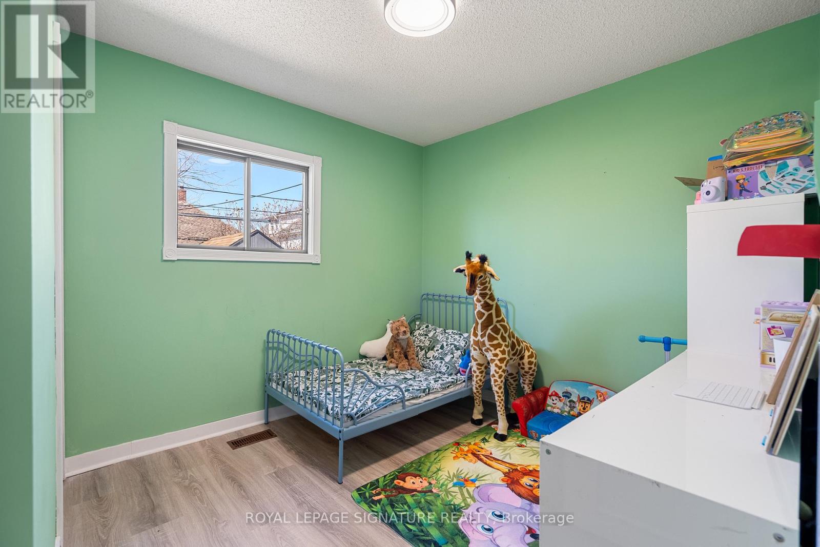 63 Lowell Avenue, St. Catharines, Ontario  L2R 2C9 - Photo 10 - X12036277
