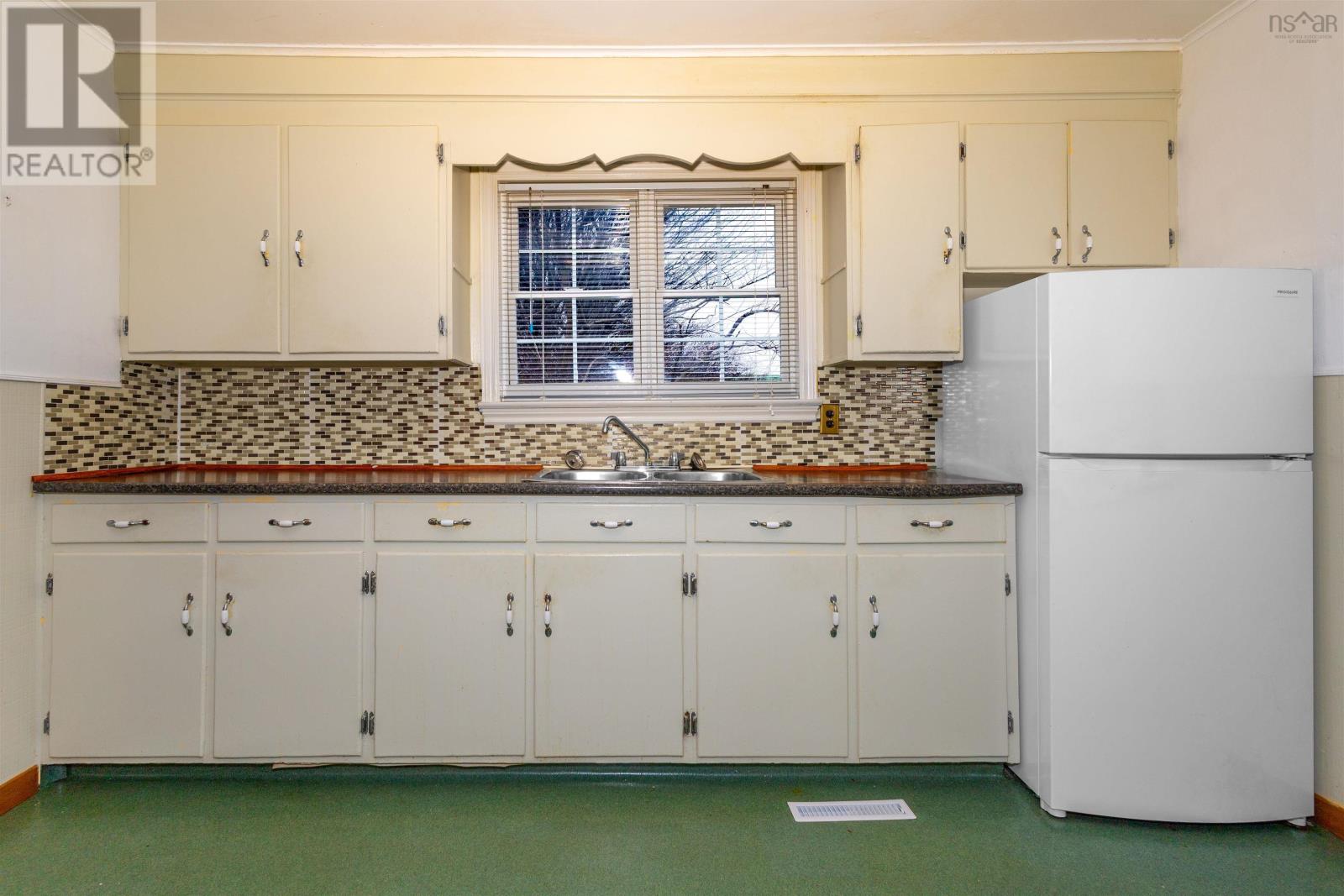 58 Butts Street, Sydney Mines, Nova Scotia  B1V 1N2 - Photo 11 - 202505578