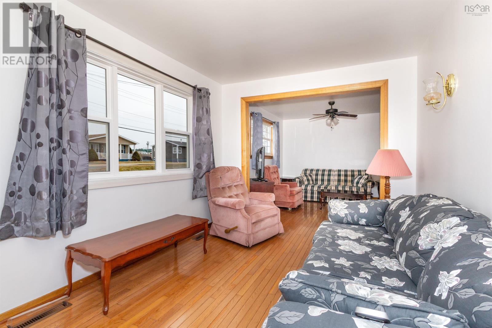 58 Butts Street, Sydney Mines, Nova Scotia  B1V 1N2 - Photo 13 - 202505578