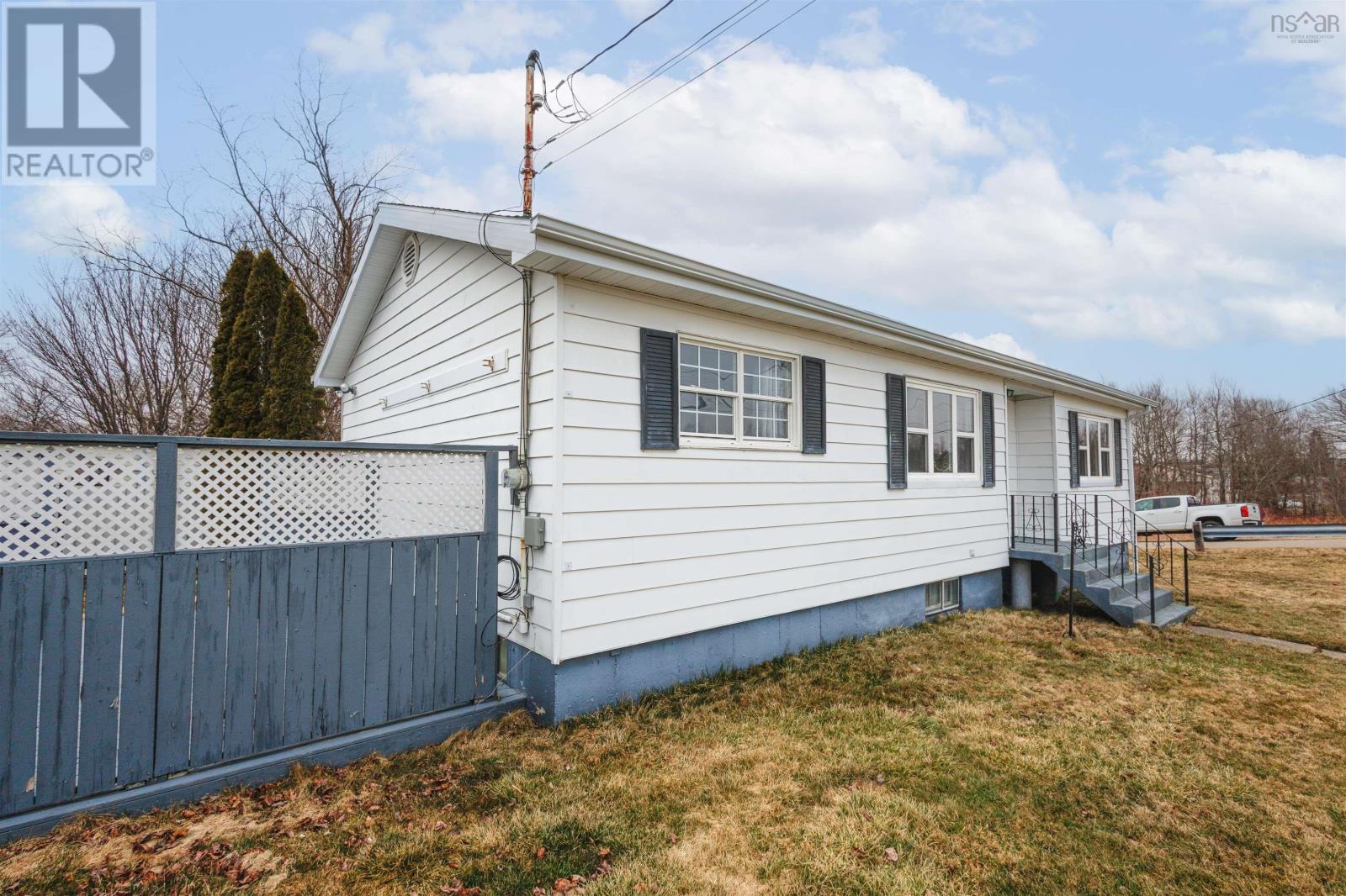 58 Butts Street, Sydney Mines, Nova Scotia  B1V 1N2 - Photo 2 - 202505578