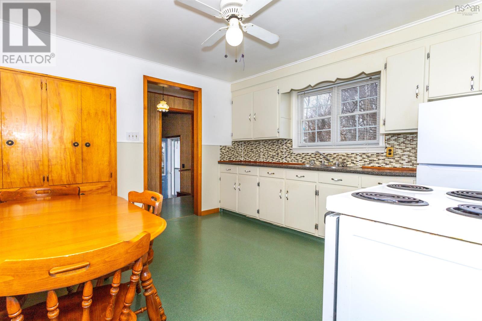 58 Butts Street, Sydney Mines, Nova Scotia  B1V 1N2 - Photo 9 - 202505578