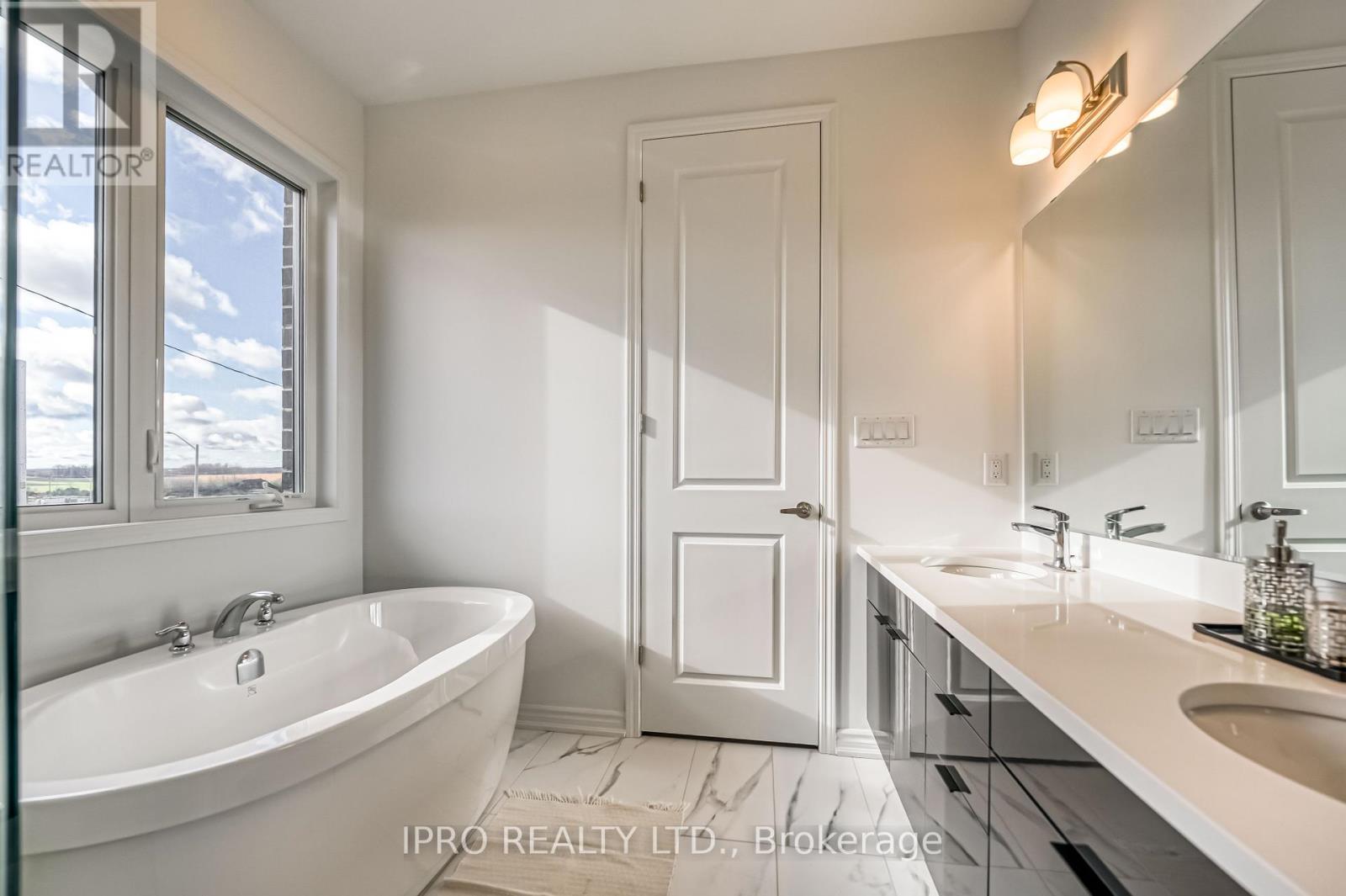 49 Mcbride Trail, Barrie, Ontario  L9J 0Y8 - Photo 18 - S12036381