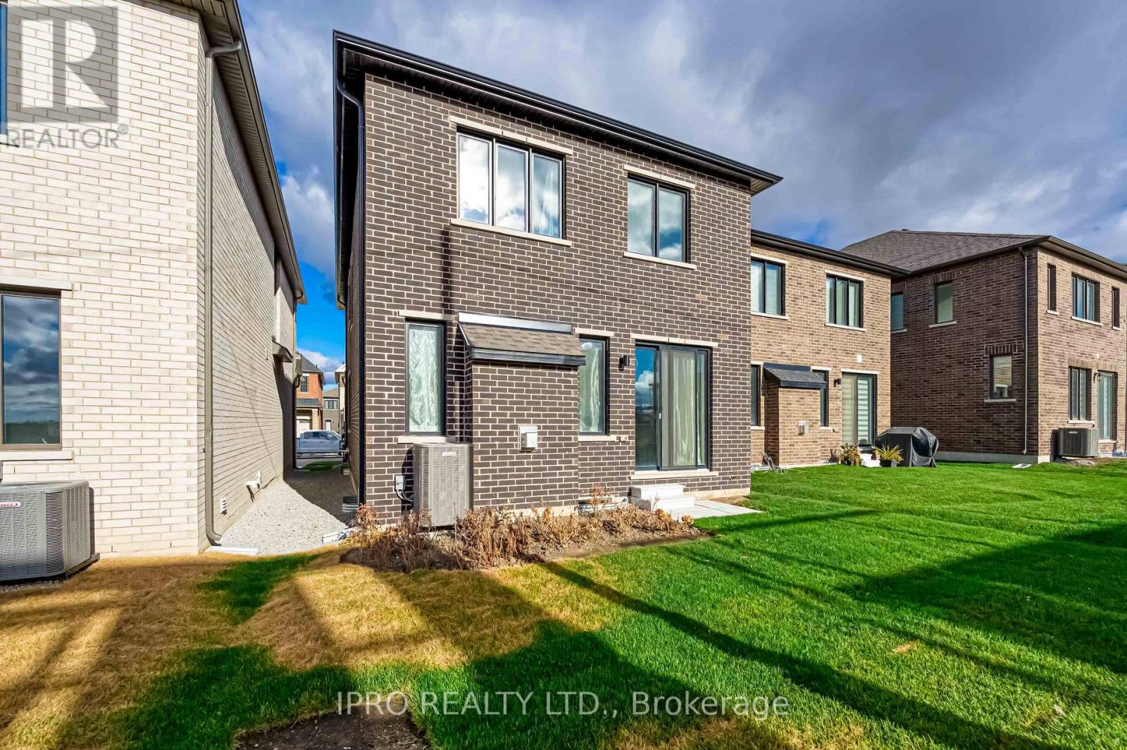 49 Mcbride Trail, Barrie, Ontario  L9J 0Y8 - Photo 24 - S12036381