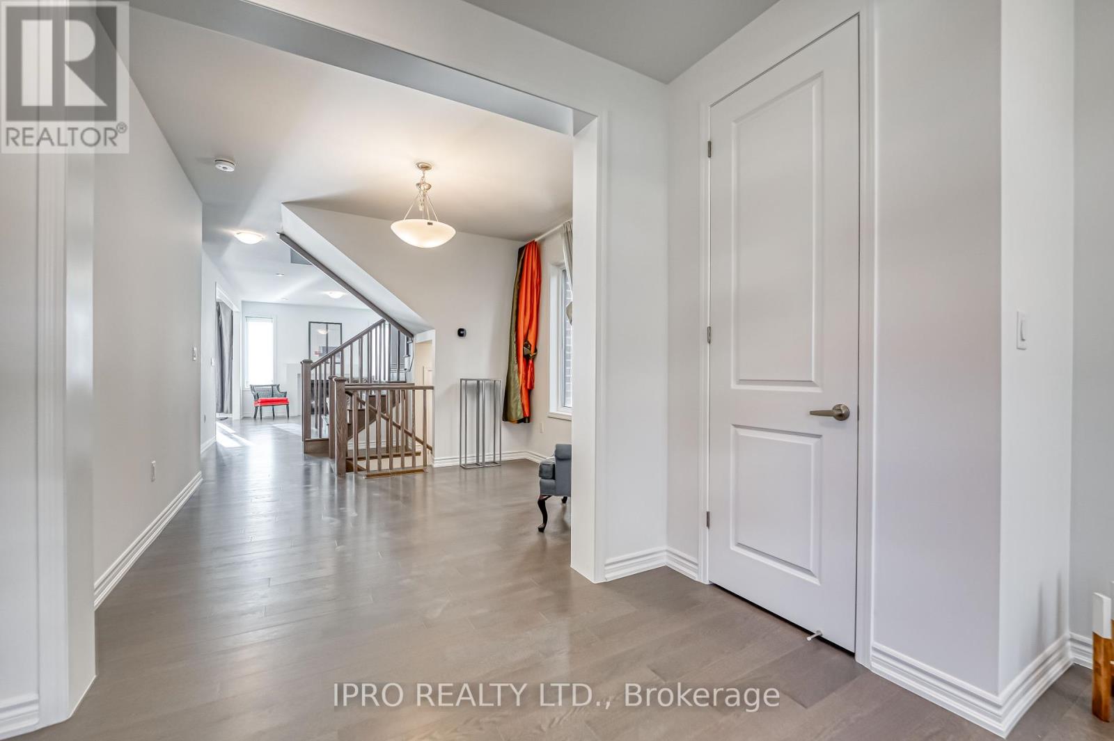 49 Mcbride Trail, Barrie, Ontario  L9J 0Y8 - Photo 3 - S12036381