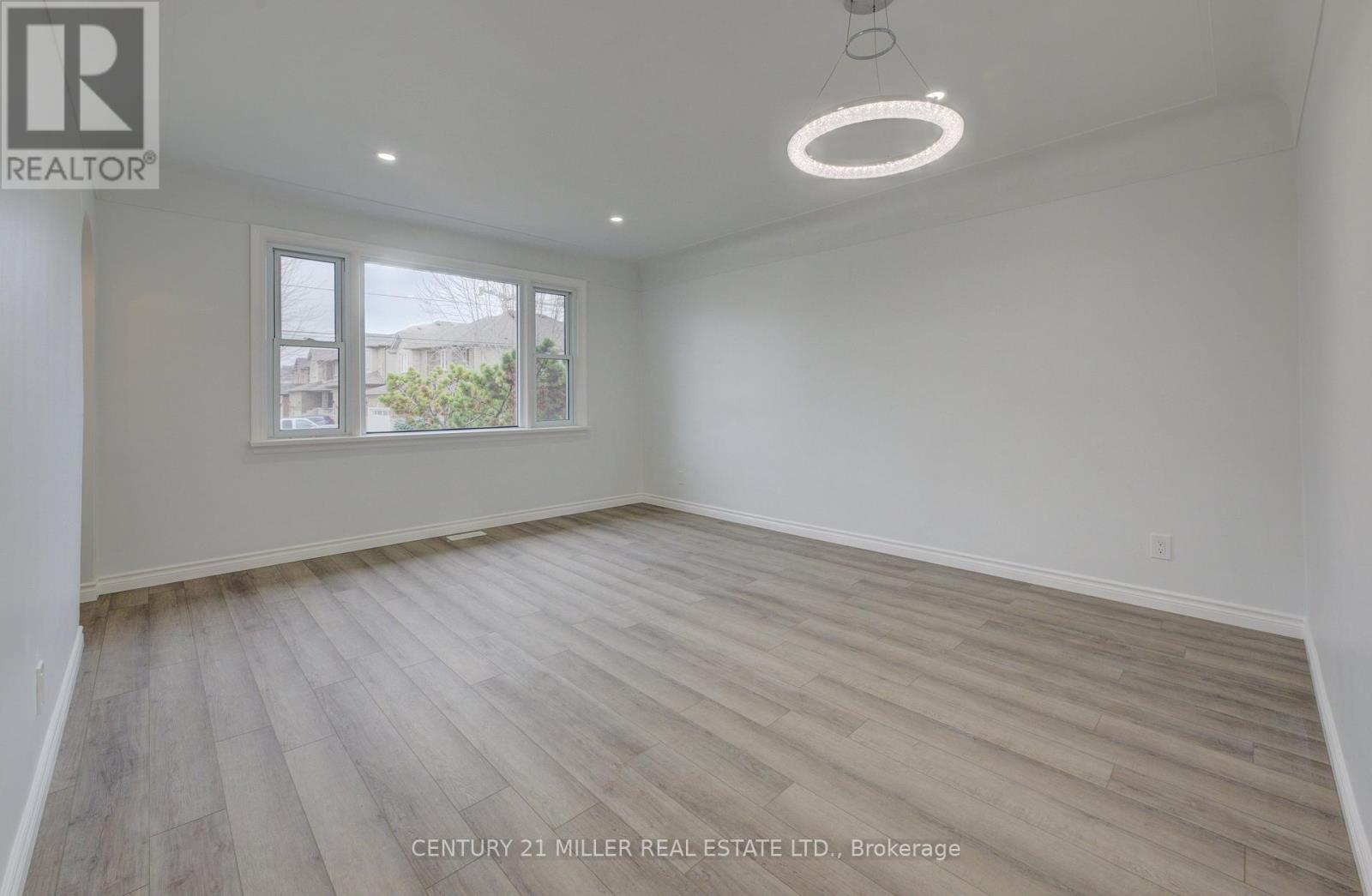 Property at 196 QUEENSDALE AVENUE E image 3