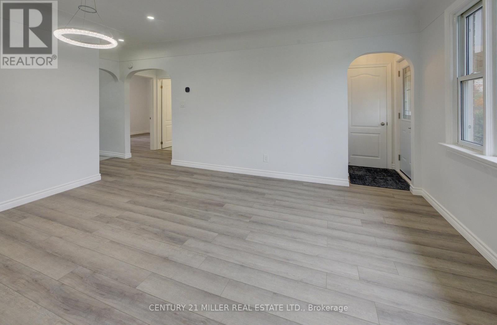 Property at 196 QUEENSDALE AVENUE E image 5
