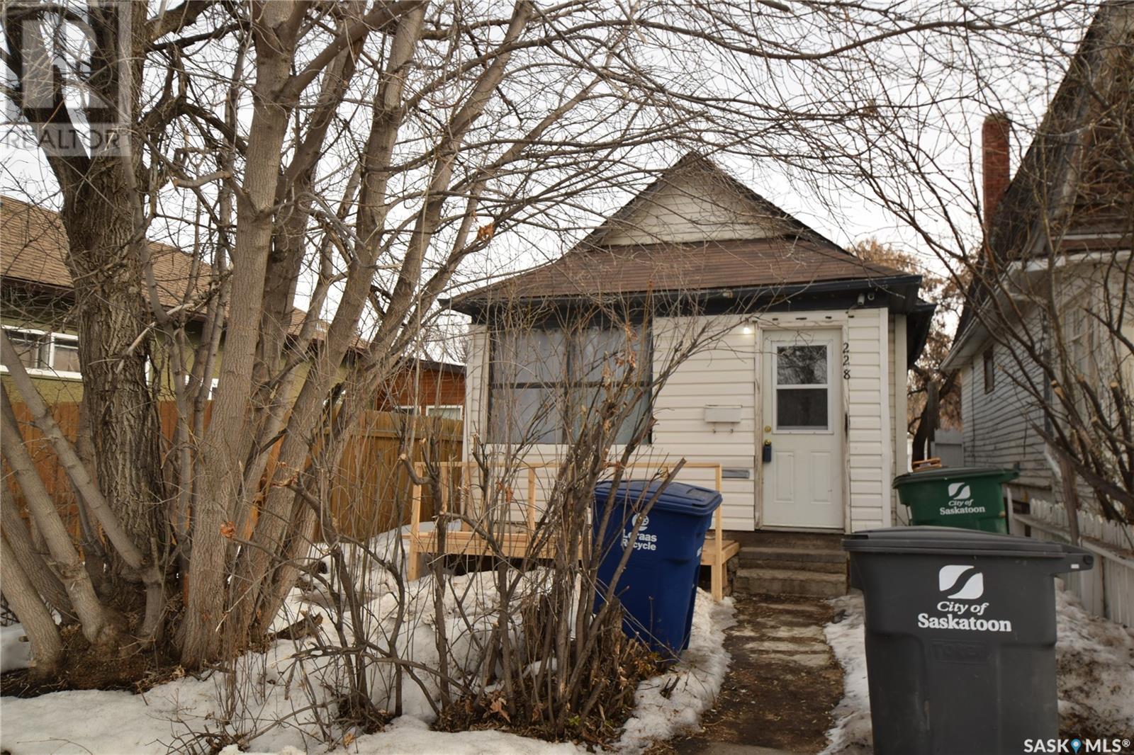 Property at 228 L AVENUE N image 2