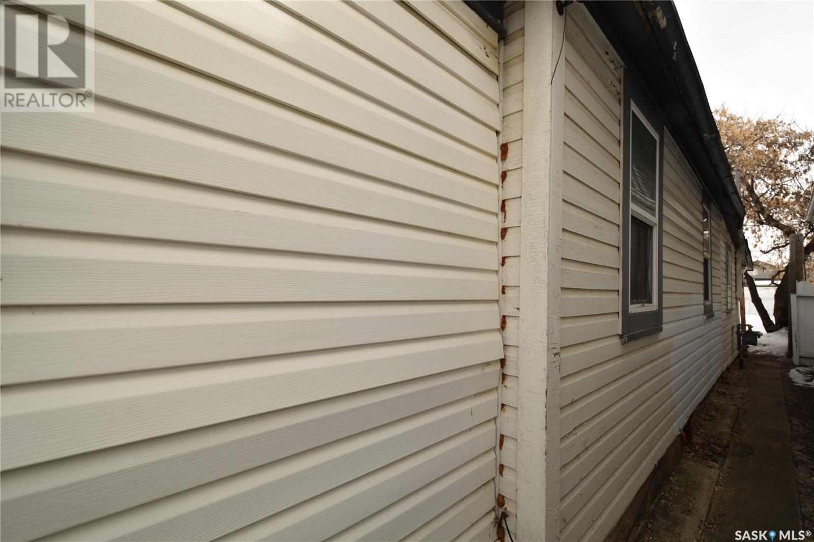 Property at 228 L AVENUE N image 3