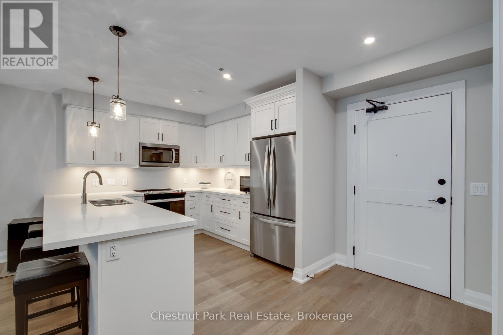 205 - 200 Anglo Street, Bracebridge, Ontario  P1L 1G4 - Photo 4 - X12036471