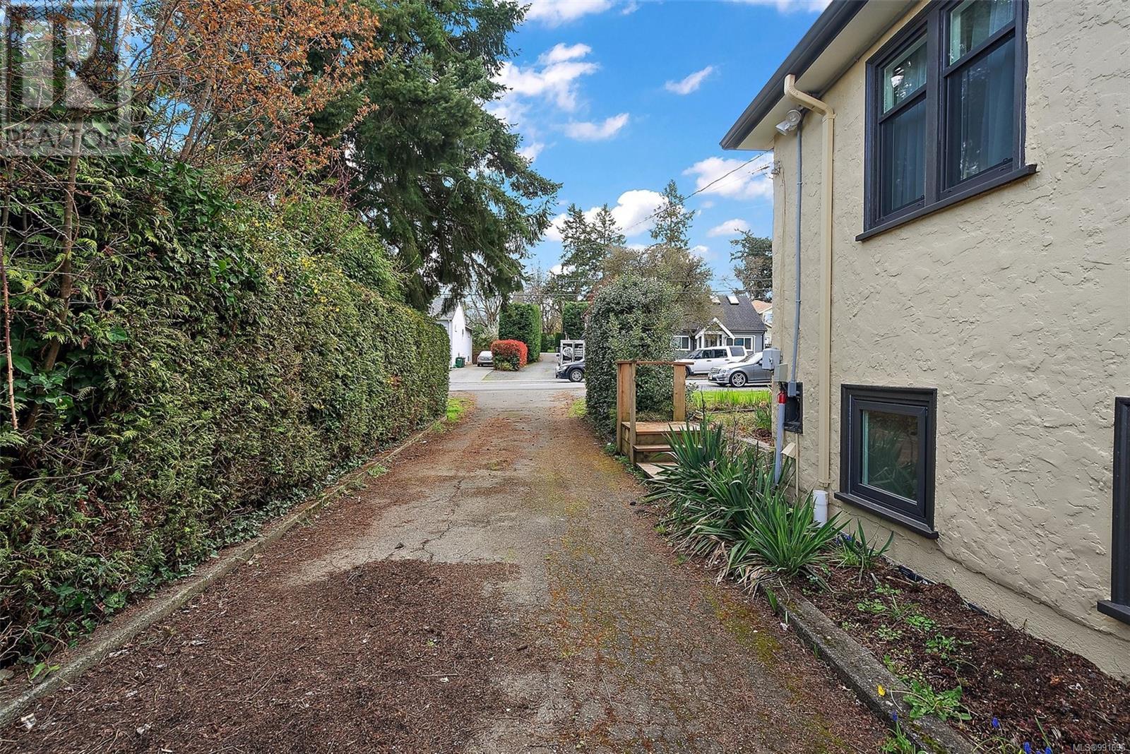 Property at 920 Lodge Ave image 1