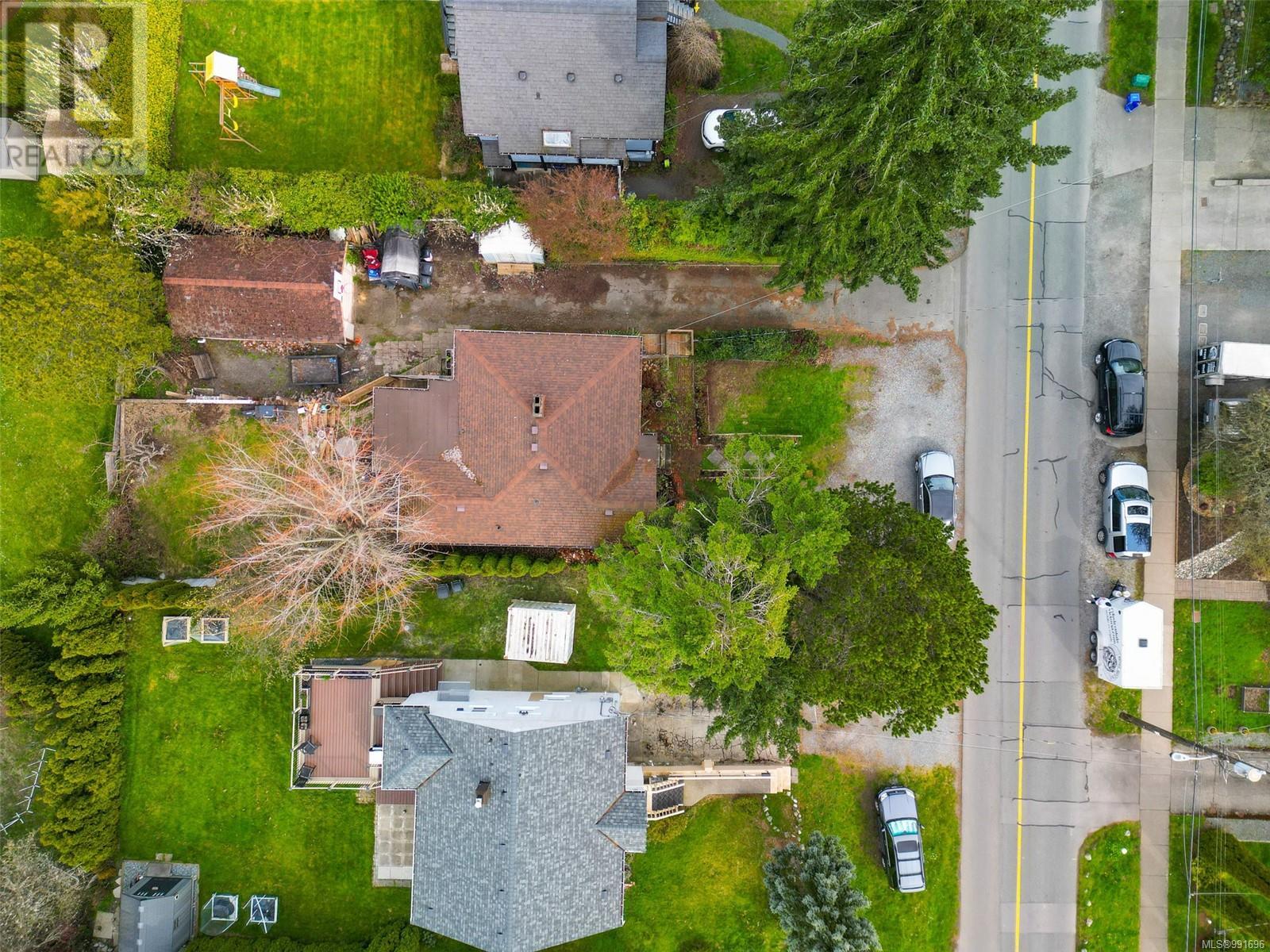Property at 920 Lodge Ave image 3