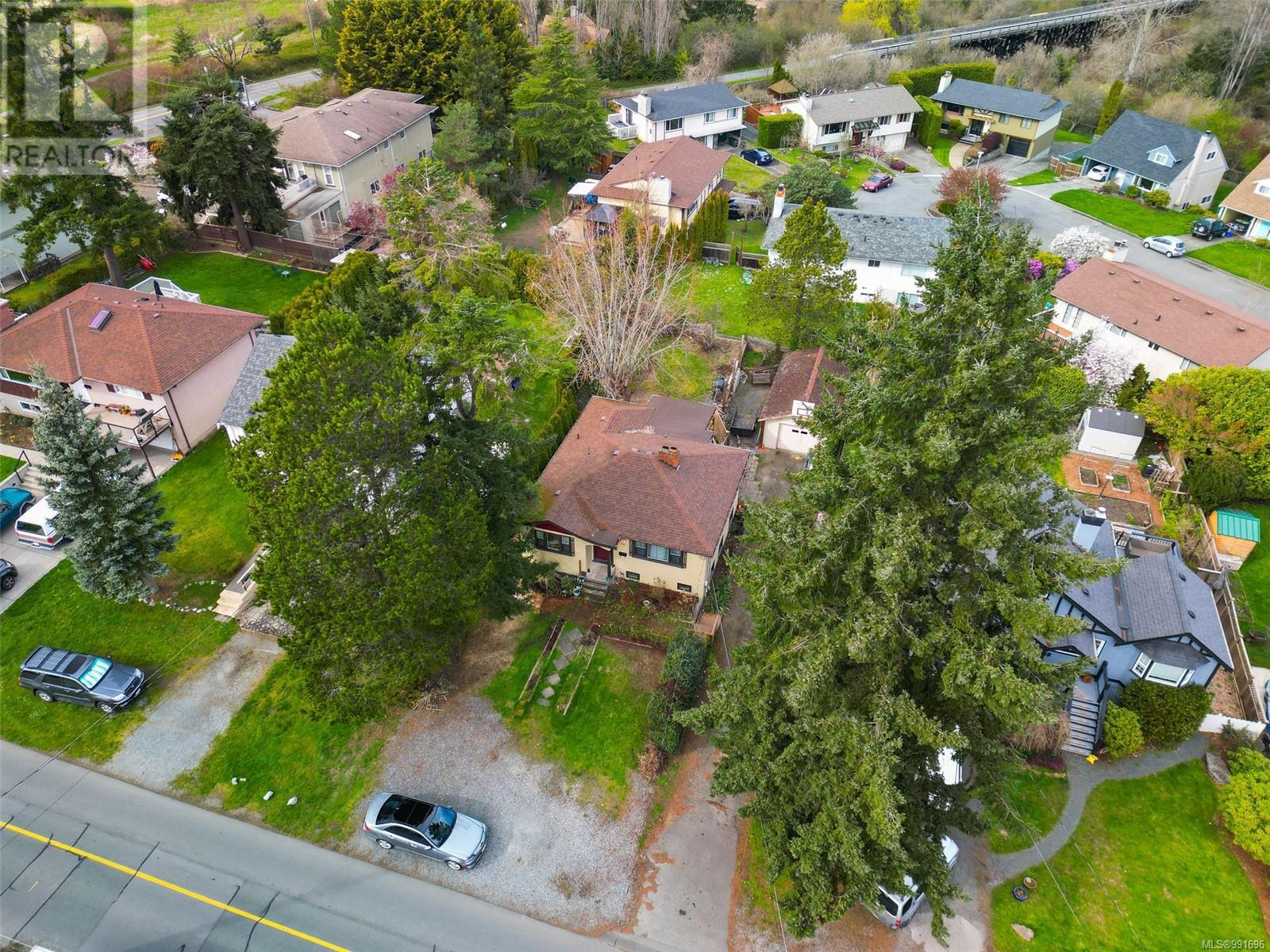 Property at 920 Lodge Ave image 5