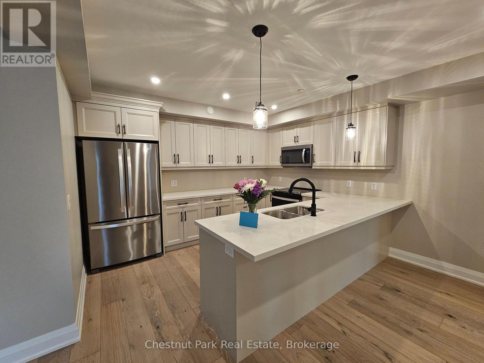 301 - 200 Anglo Street, Bracebridge, Ontario  P1L 1G4 - Photo 2 - X12036509