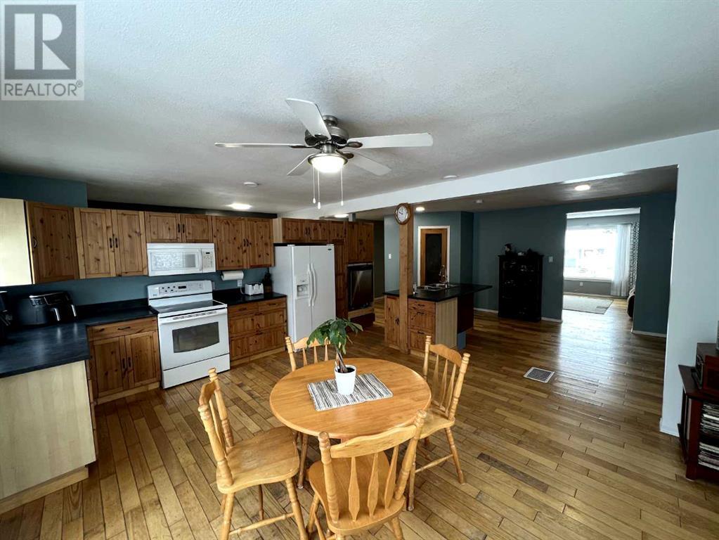 161 Alder Drive, Hinton, Alberta  T7V 1C9 - Photo 5 - A2198640