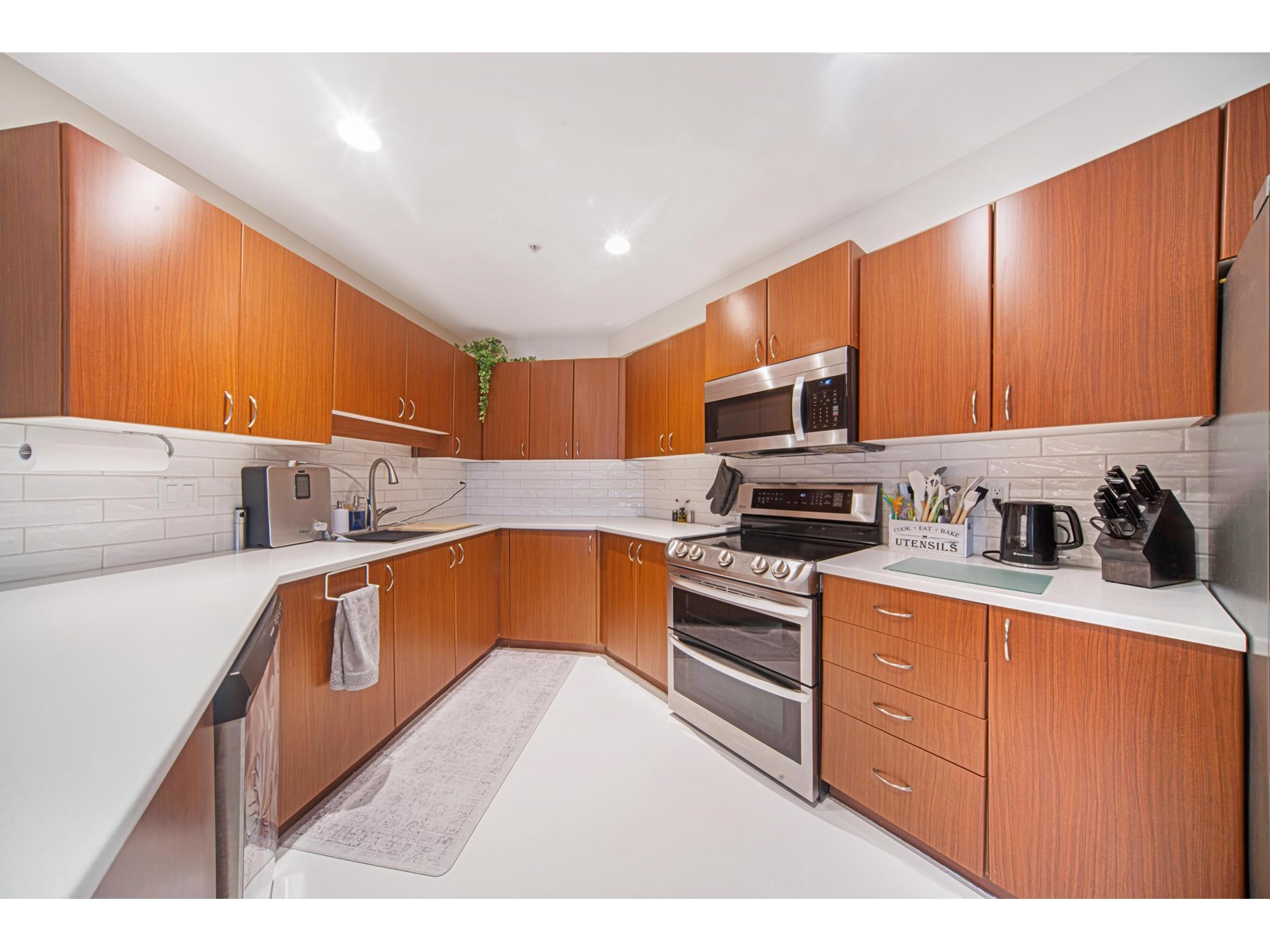 302 2581 Langdon Street, Abbotsford, British Columbia  V2T 7A3 - Photo 4 - R2980083