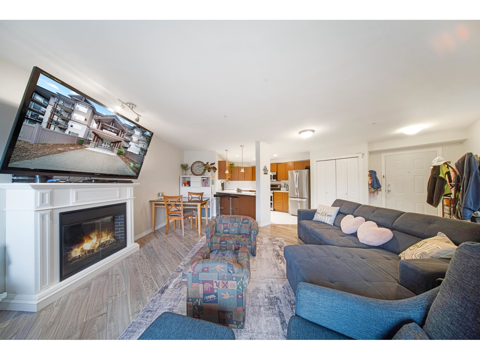 302 2581 Langdon Street, Abbotsford, British Columbia  V2T 7A3 - Photo 2 - R2980083