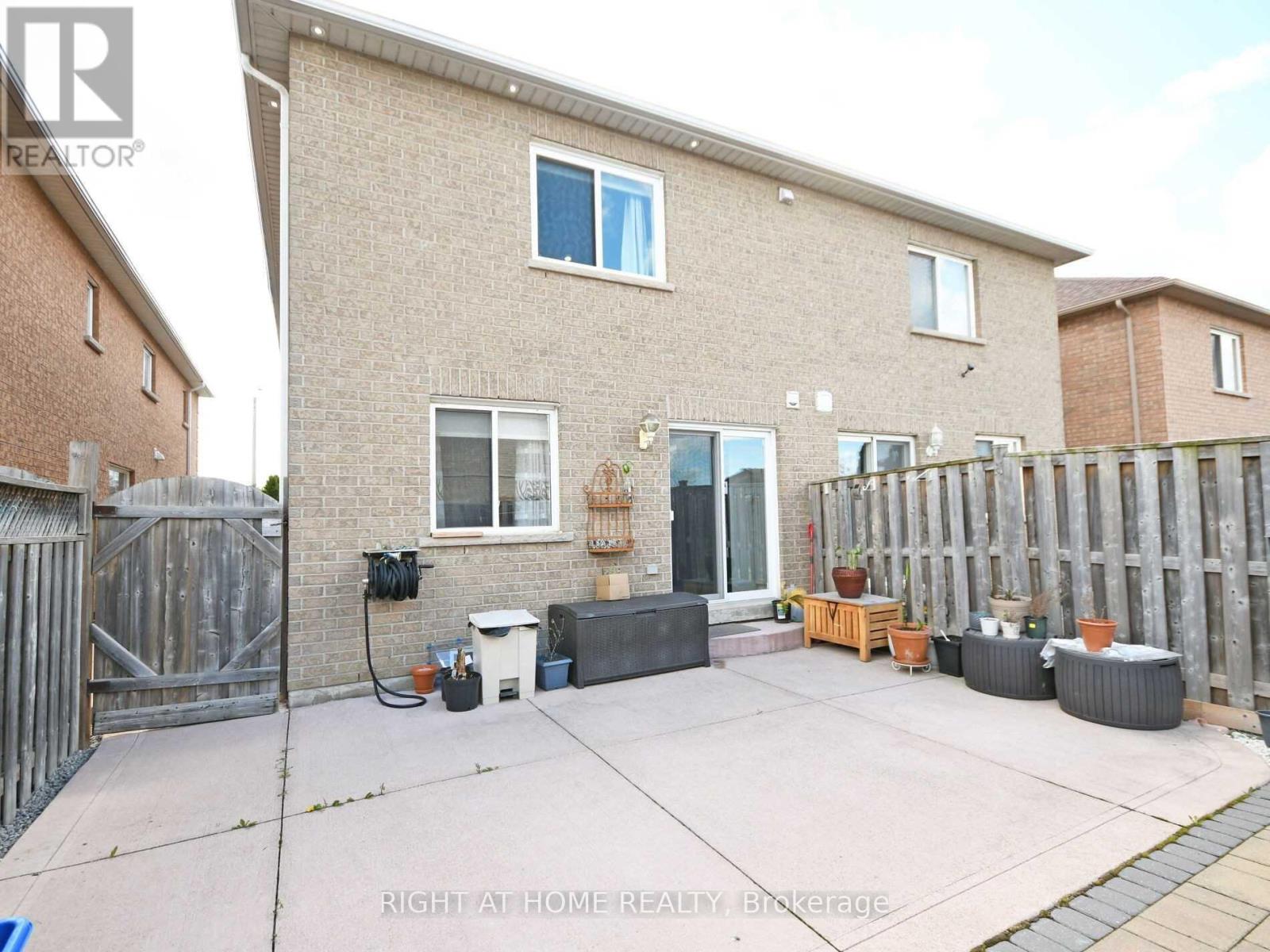 Property at 879 ROGERSON ROAD image 2