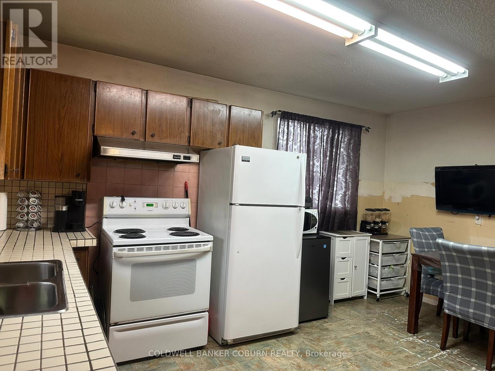 2211 St Laurent Boulevard, Ottawa, Ontario  K1G 1B1 - Photo 6 - X12036547