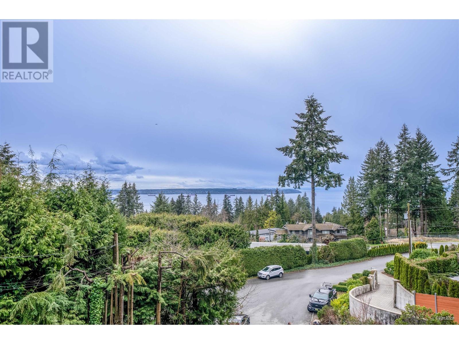 Property at 2939 ALTAMONT PLACE image 3