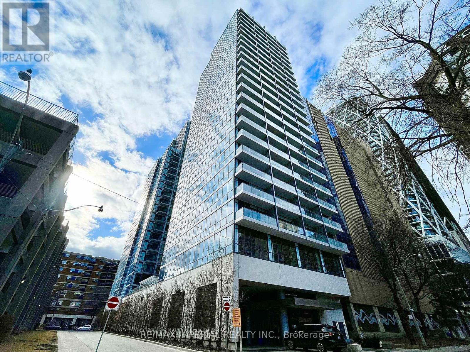 1005 - 210 SIMCOE STREET, Toronto, Ontario