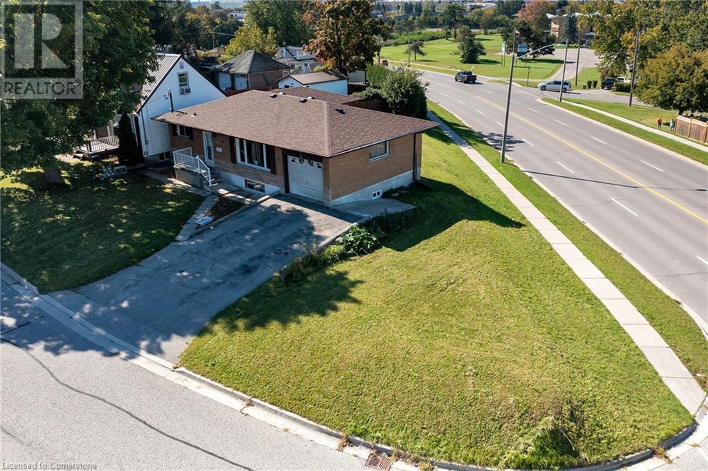 Property at 532 MONTRAVE Avenue image 2